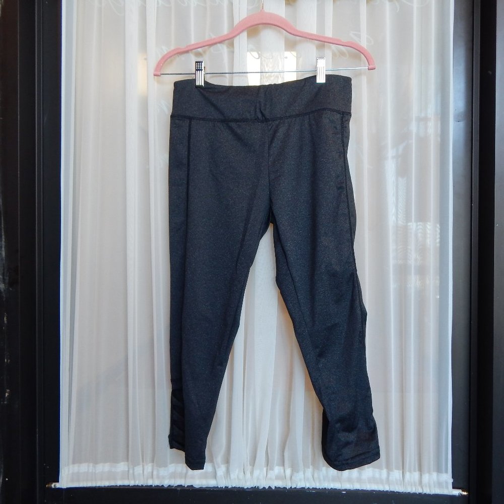 NWT AJ Activewear Capri Leggings Gray